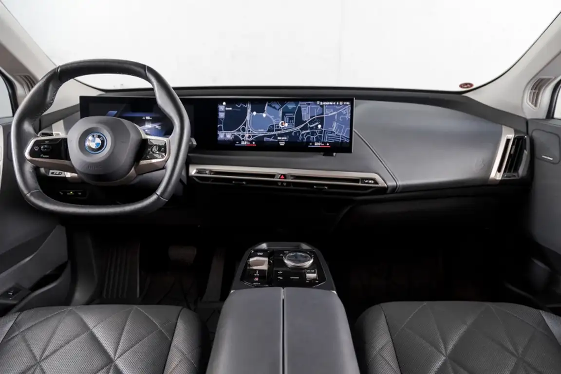 BMW IX