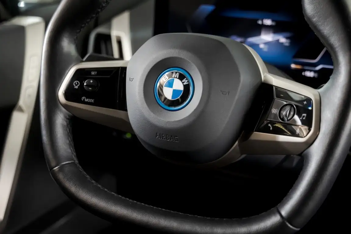 BMW IX