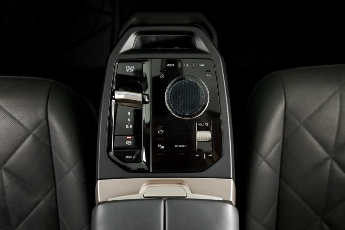 BMW IX