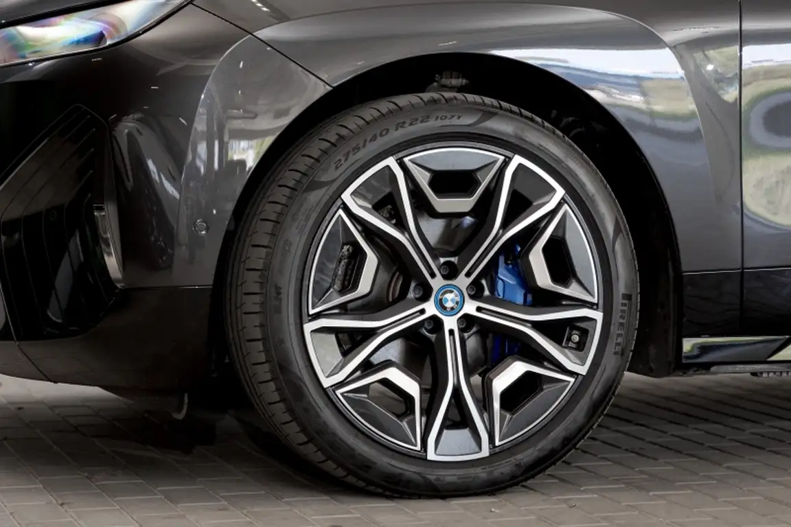 BMW IX