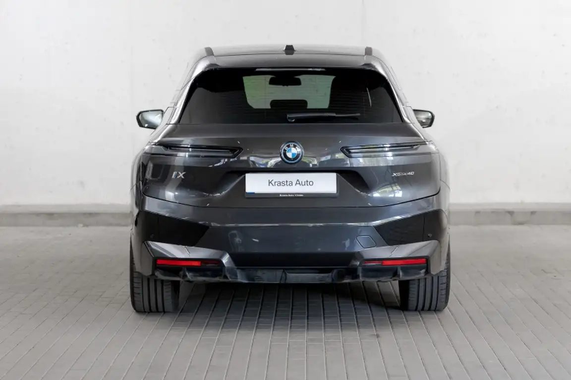 BMW IX