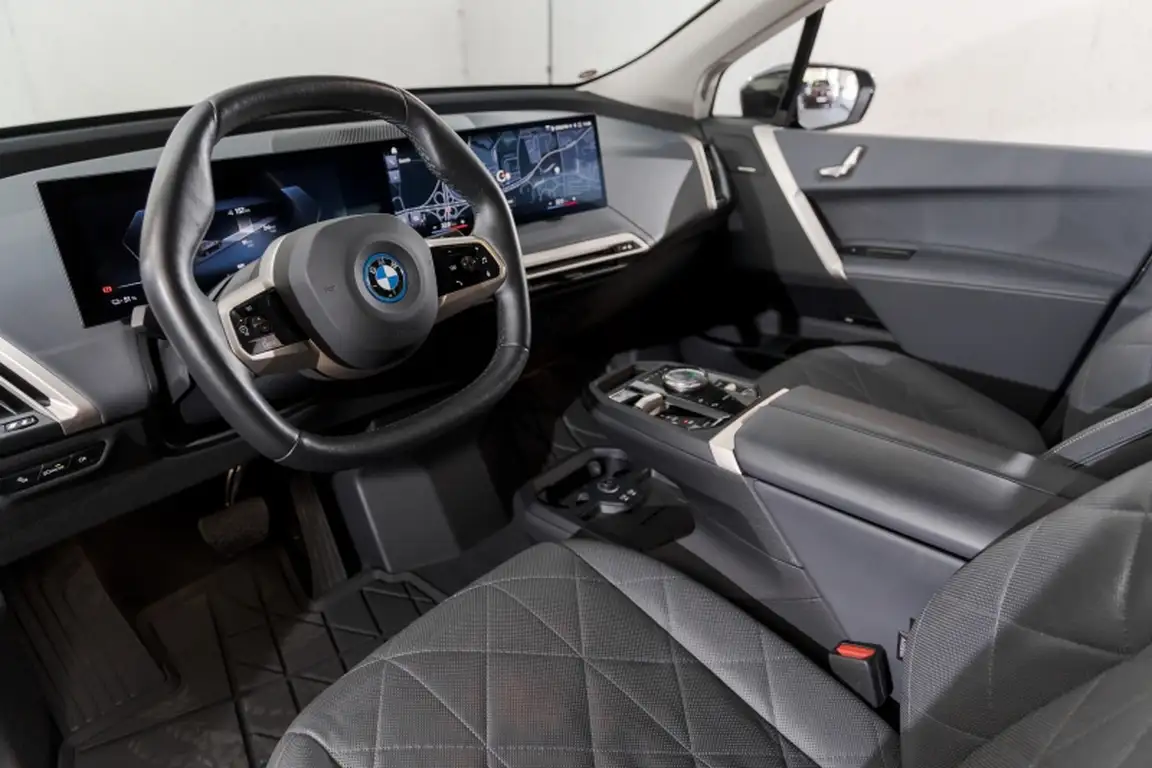 BMW IX