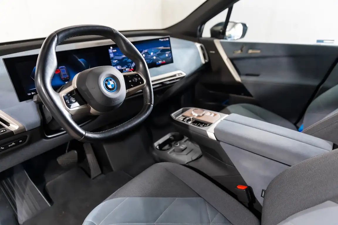BMW IX