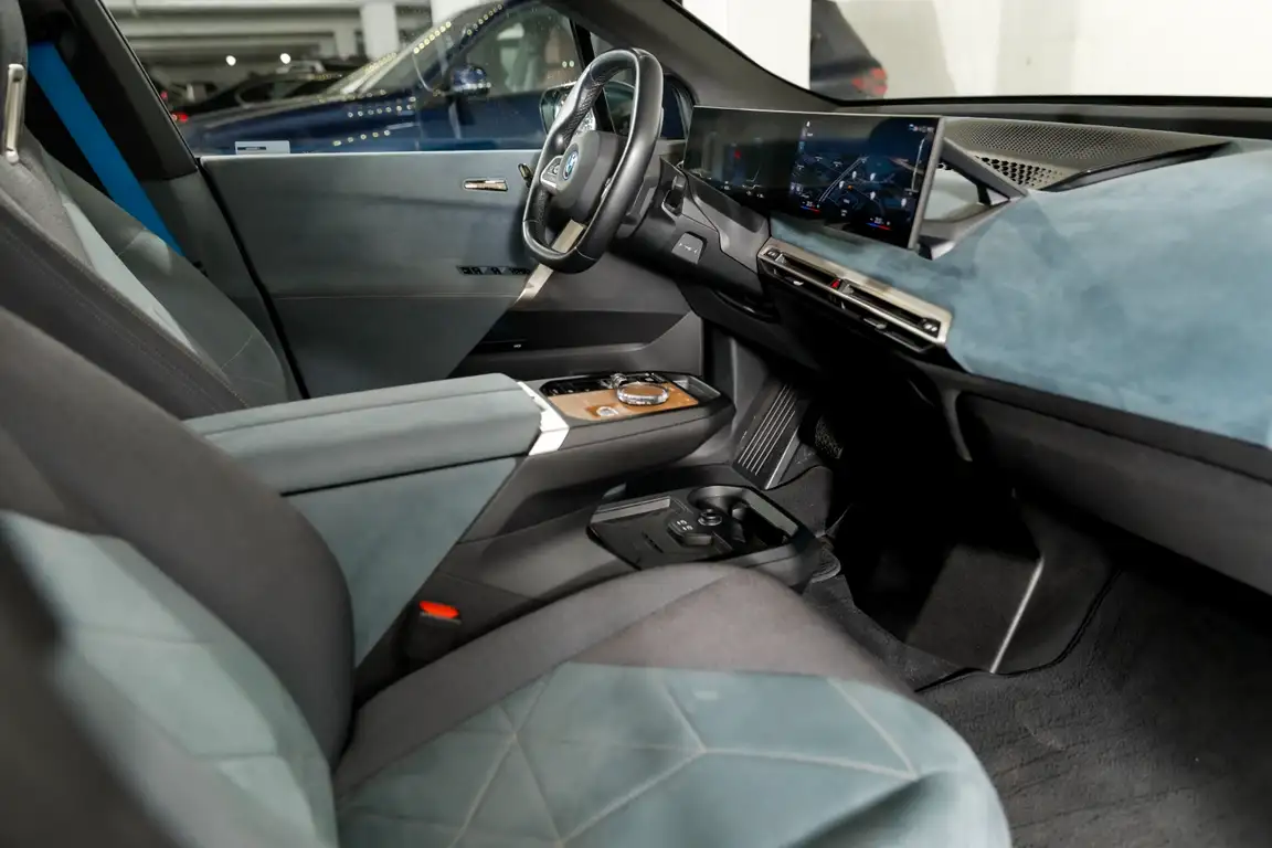 BMW IX