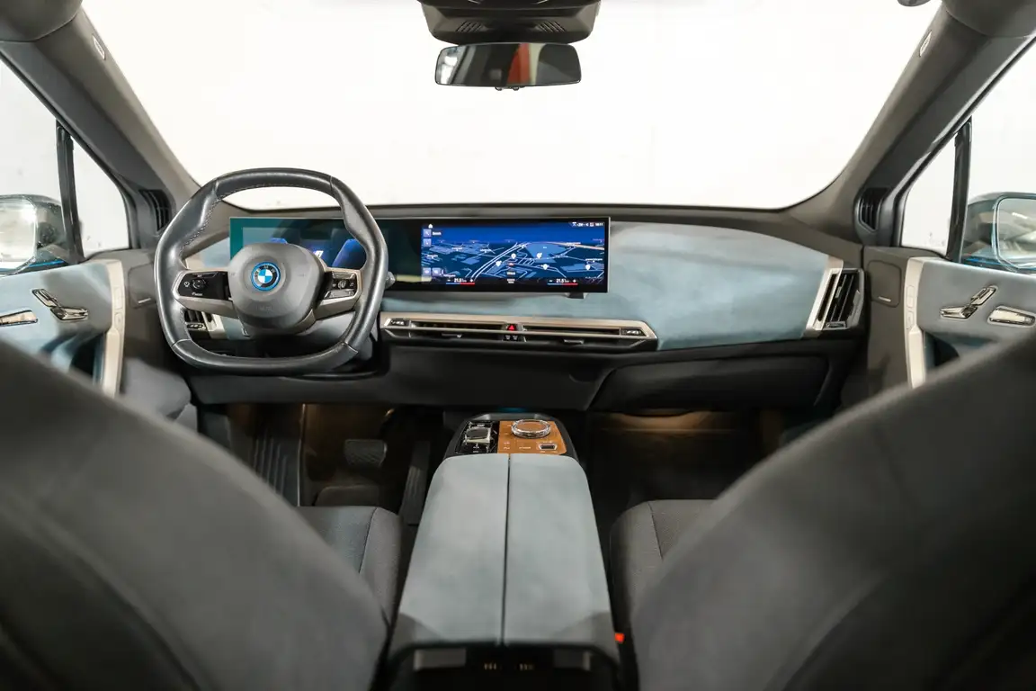 BMW IX