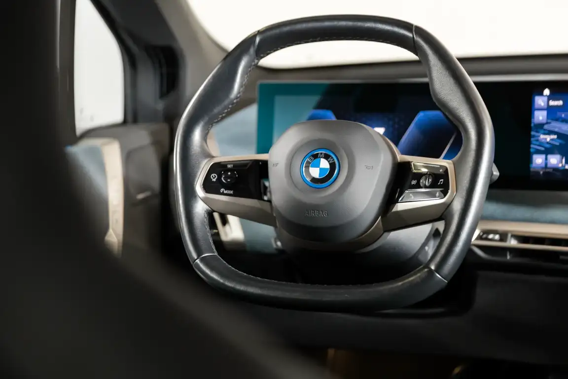 BMW IX