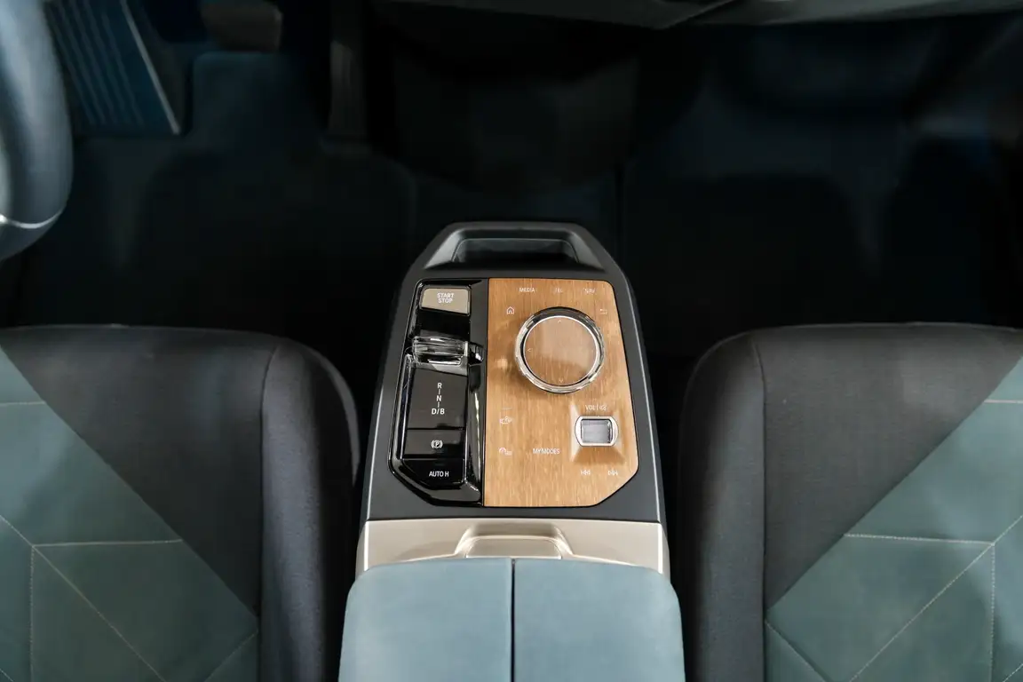 BMW IX