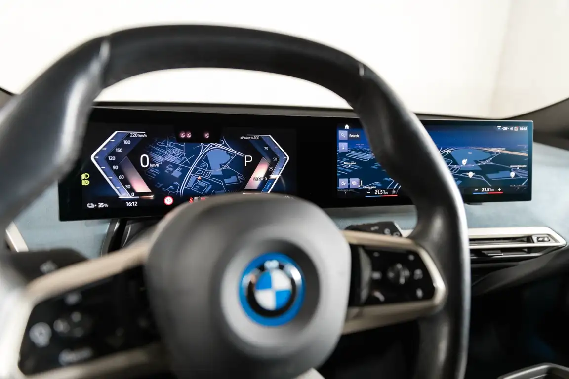 BMW IX