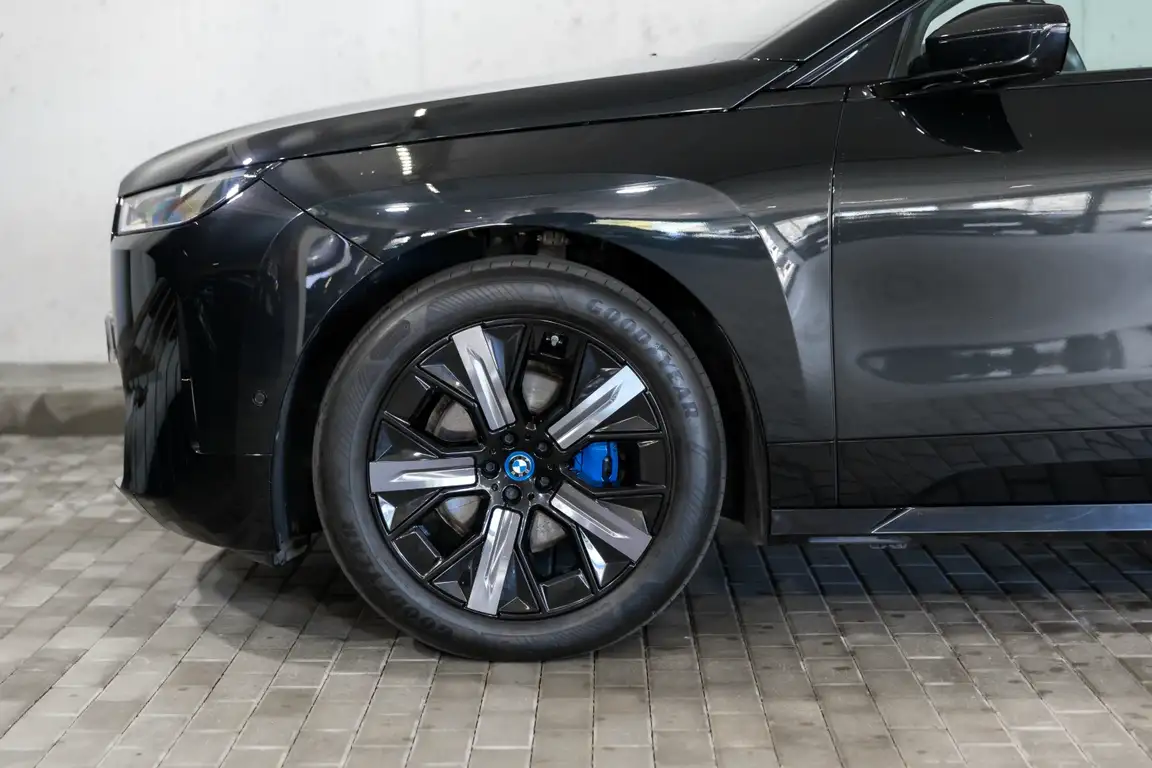 BMW IX