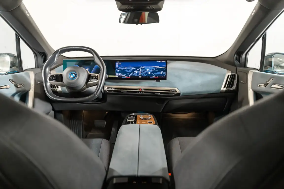 BMW IX