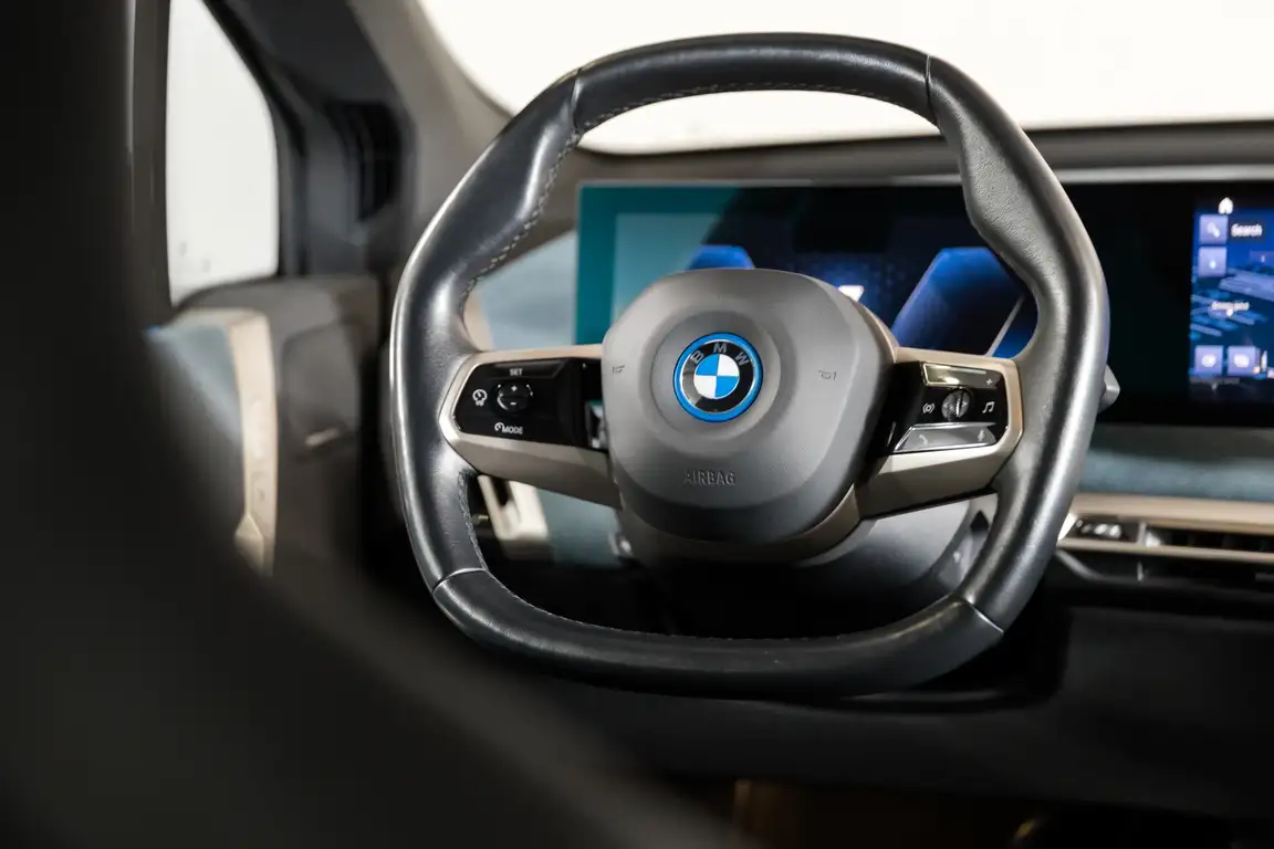 BMW IX