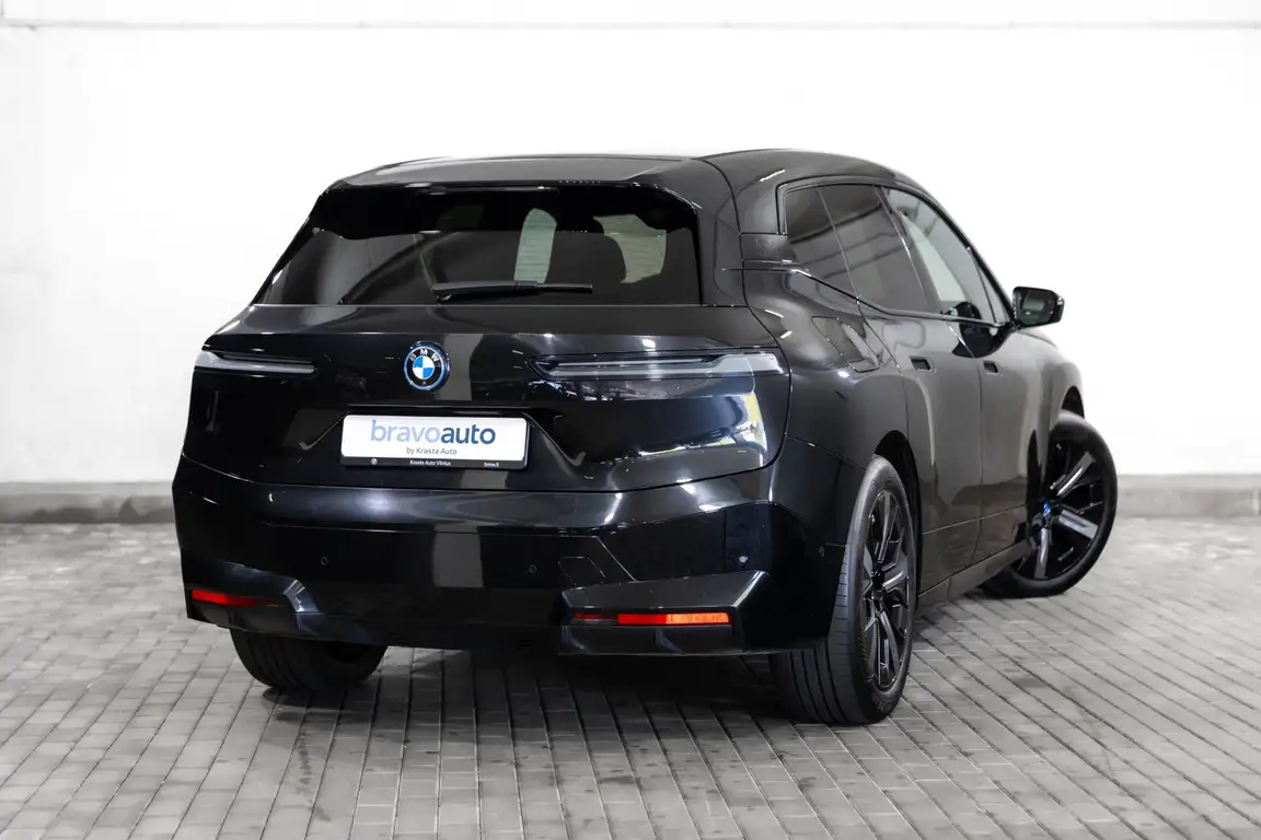 BMW IX