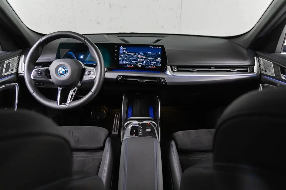 BMW IX1
