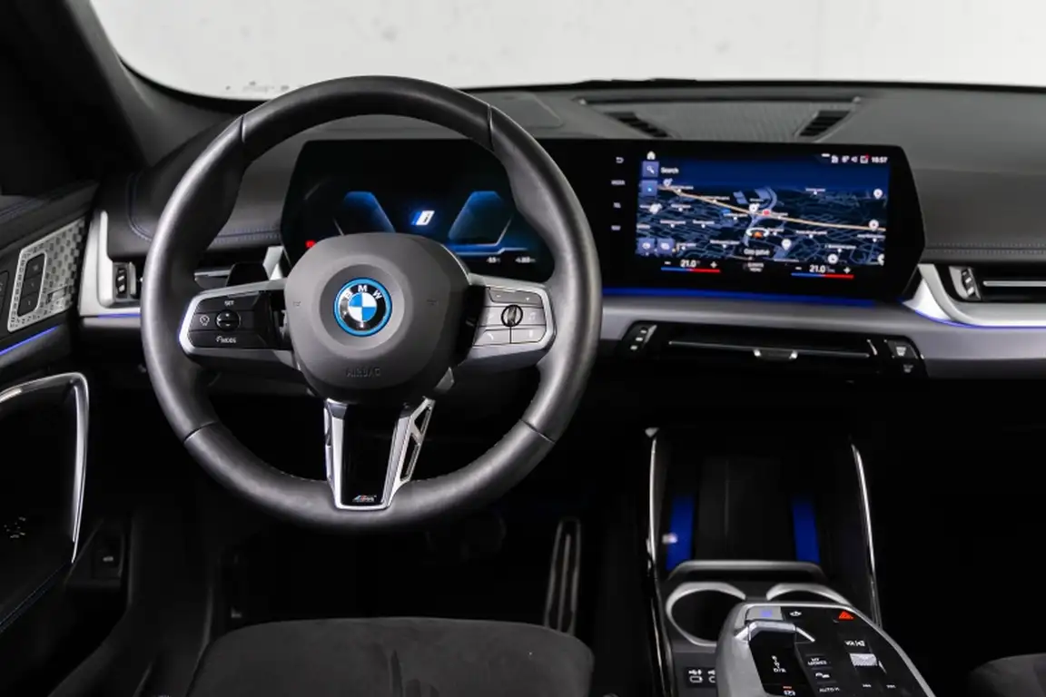 BMW IX1