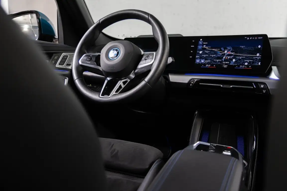 BMW IX1