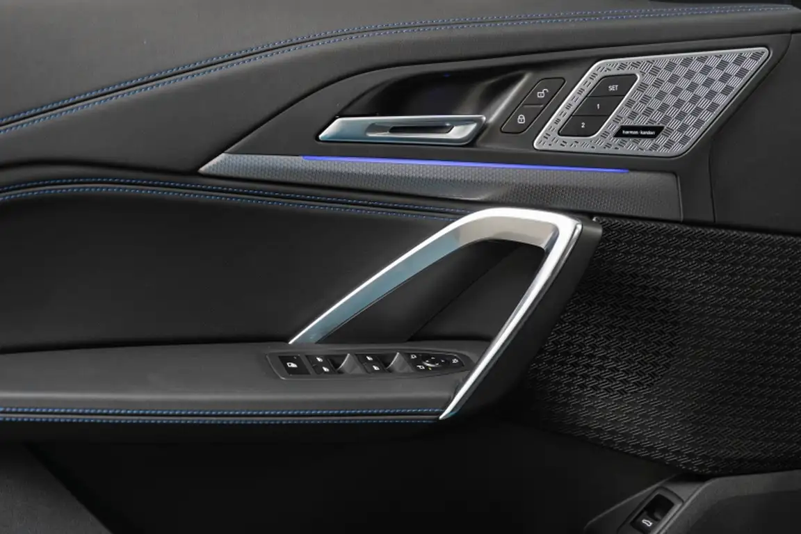 BMW IX1