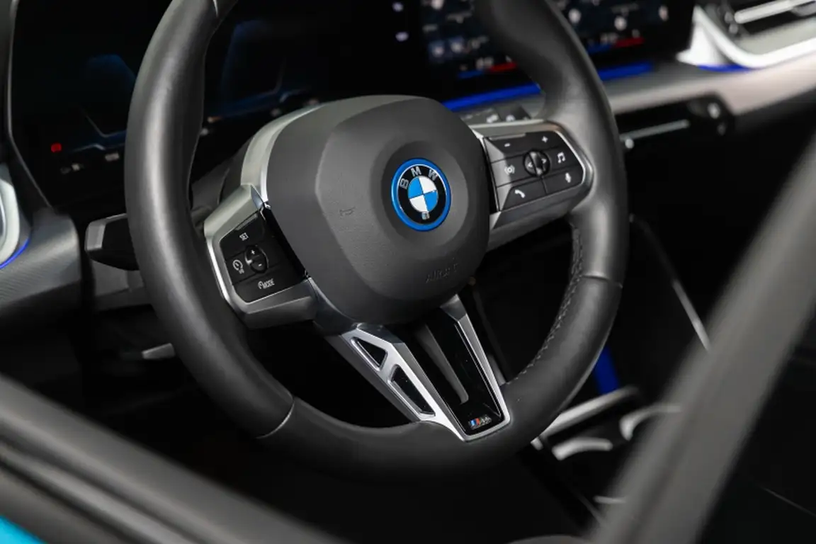BMW IX1
