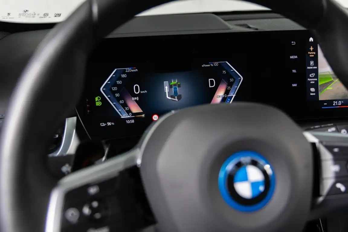 BMW IX1