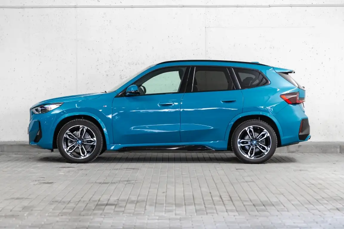BMW IX1