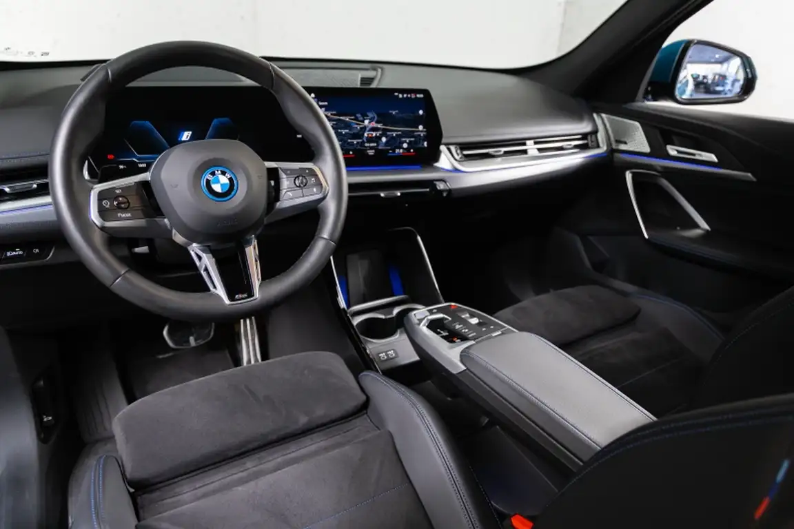 BMW IX1