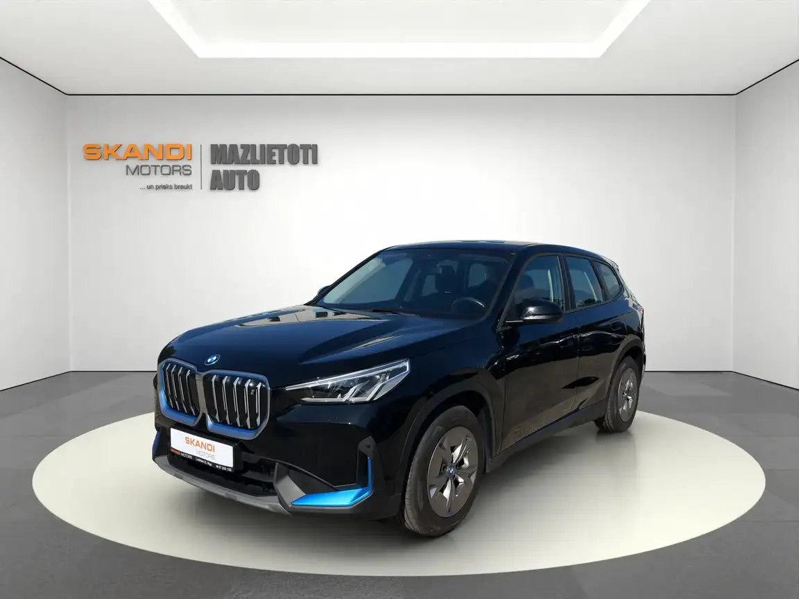 BMW IX1