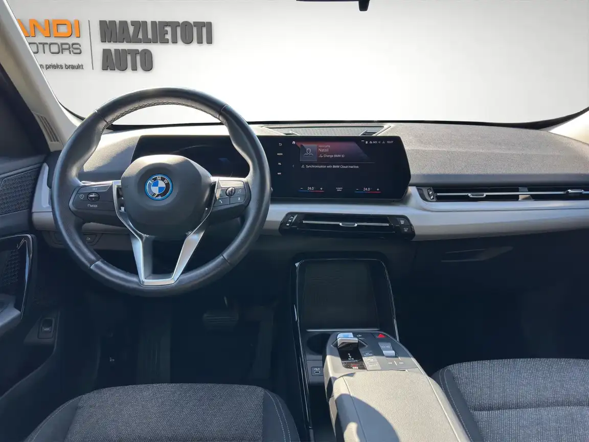 BMW IX1