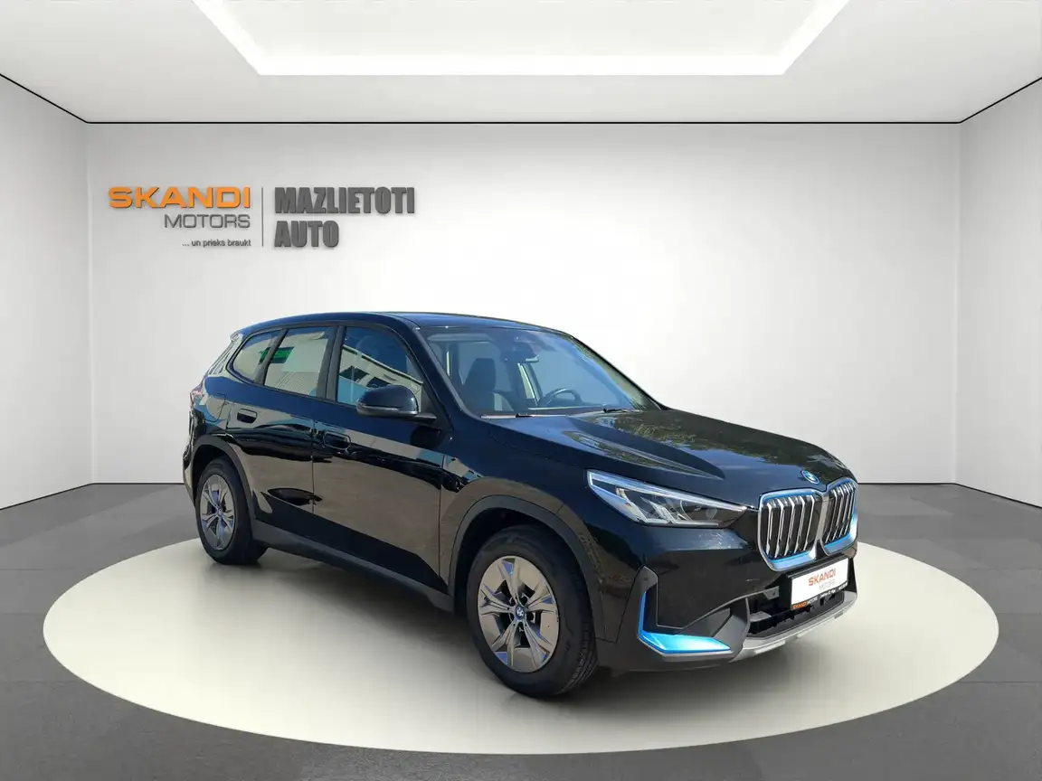 BMW IX1