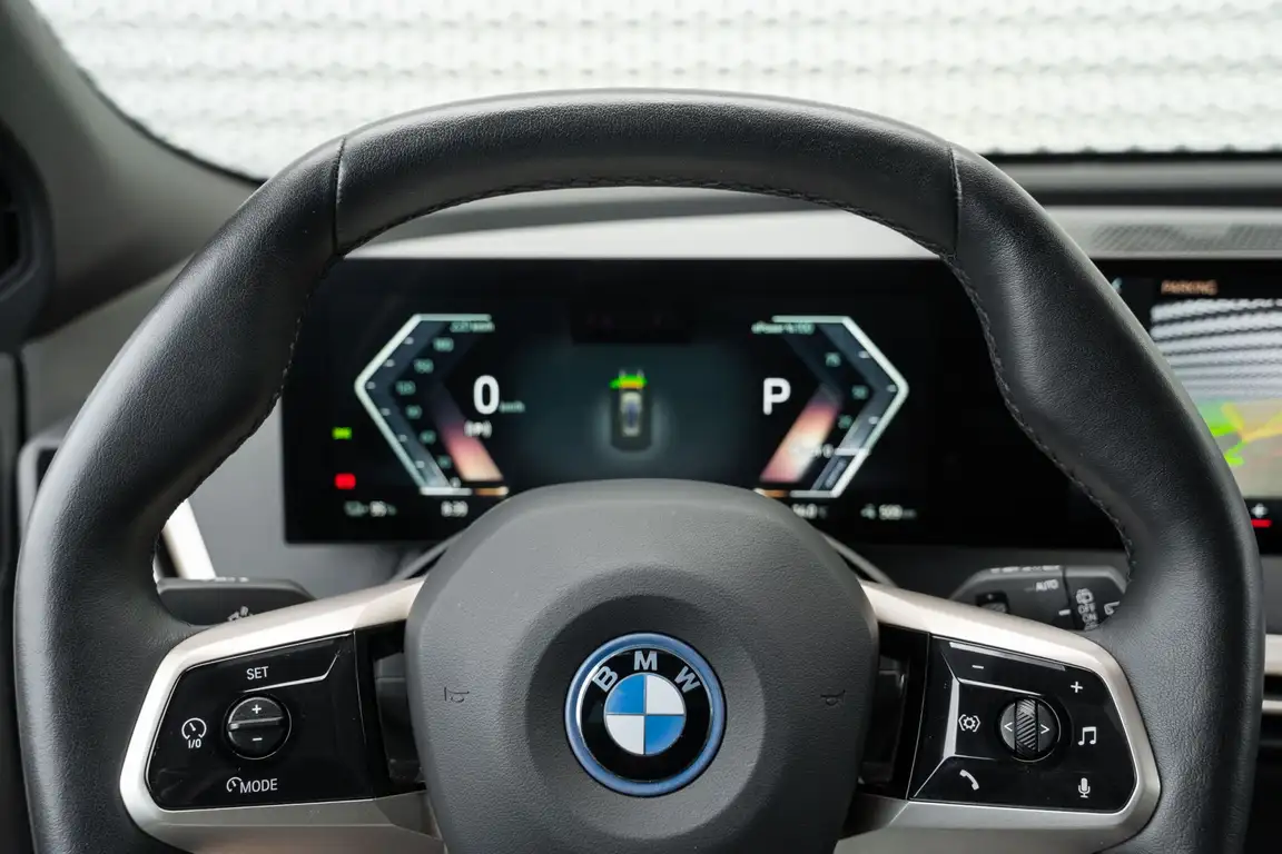BMW IX