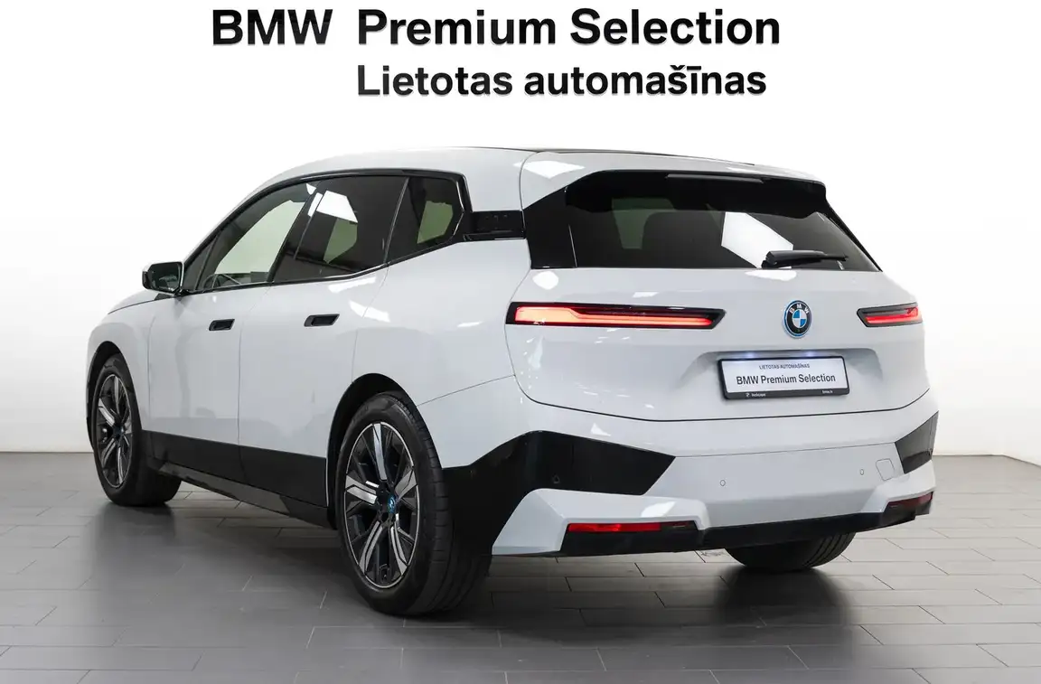 BMW IX