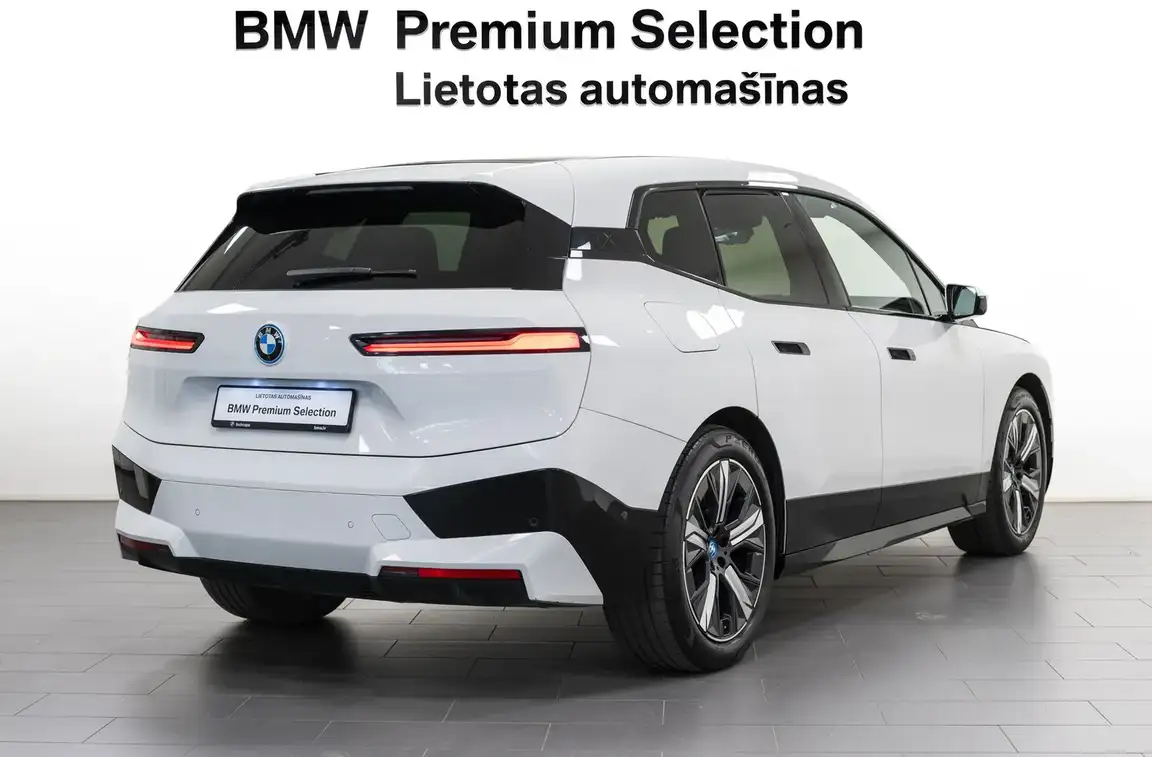 BMW IX