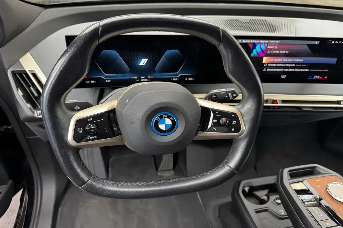 BMW IX