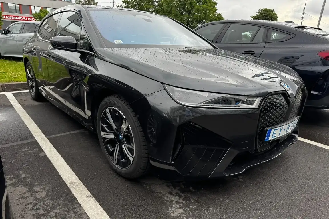 BMW IX