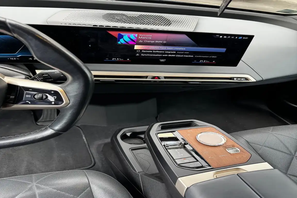 BMW IX