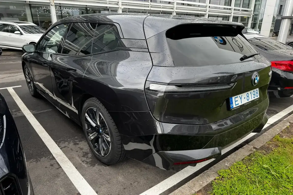 BMW IX