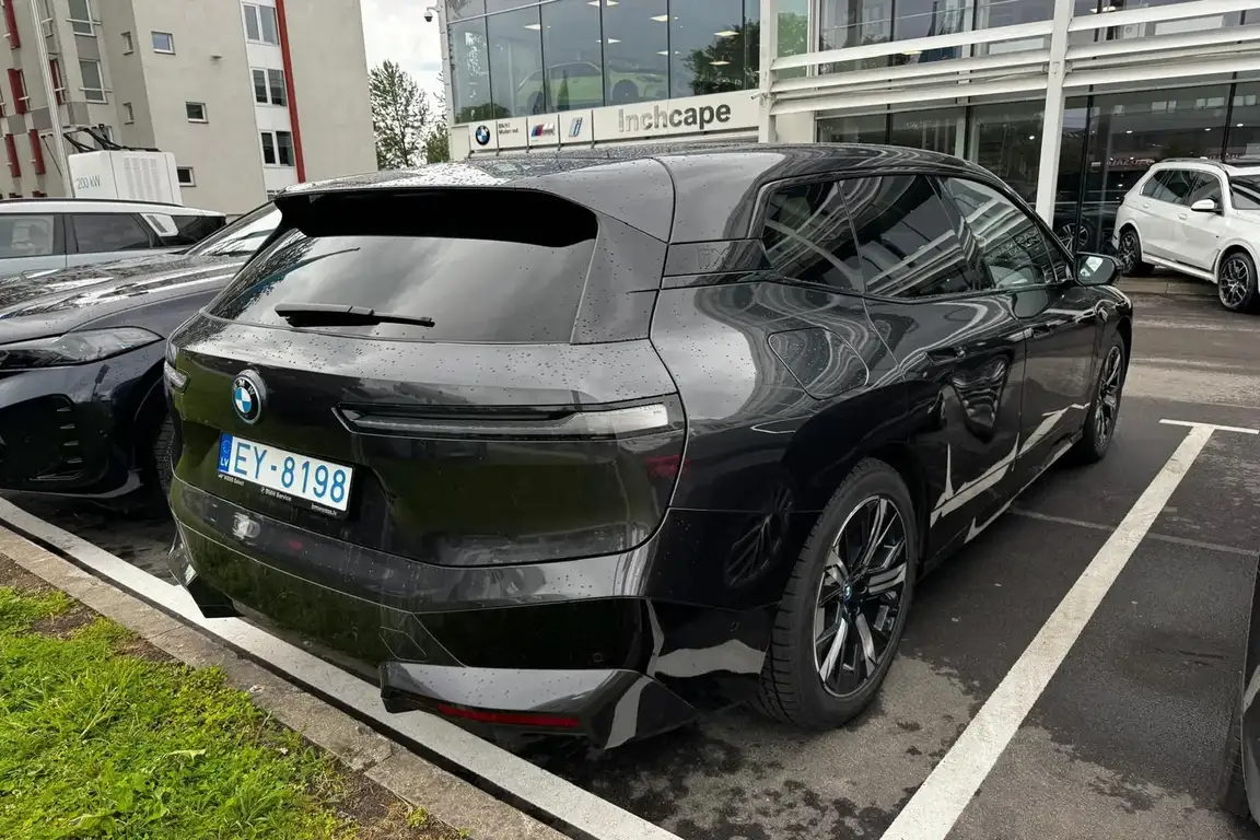 BMW IX