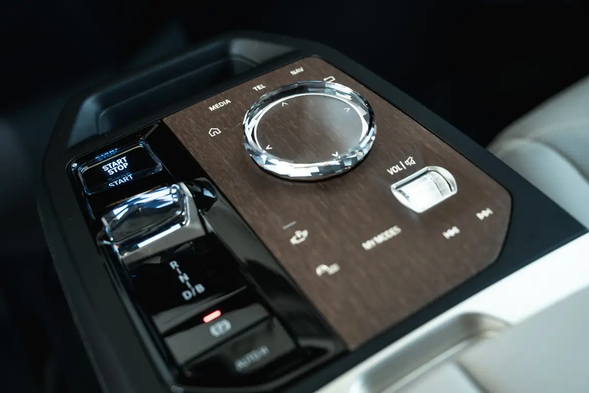 BMW IX