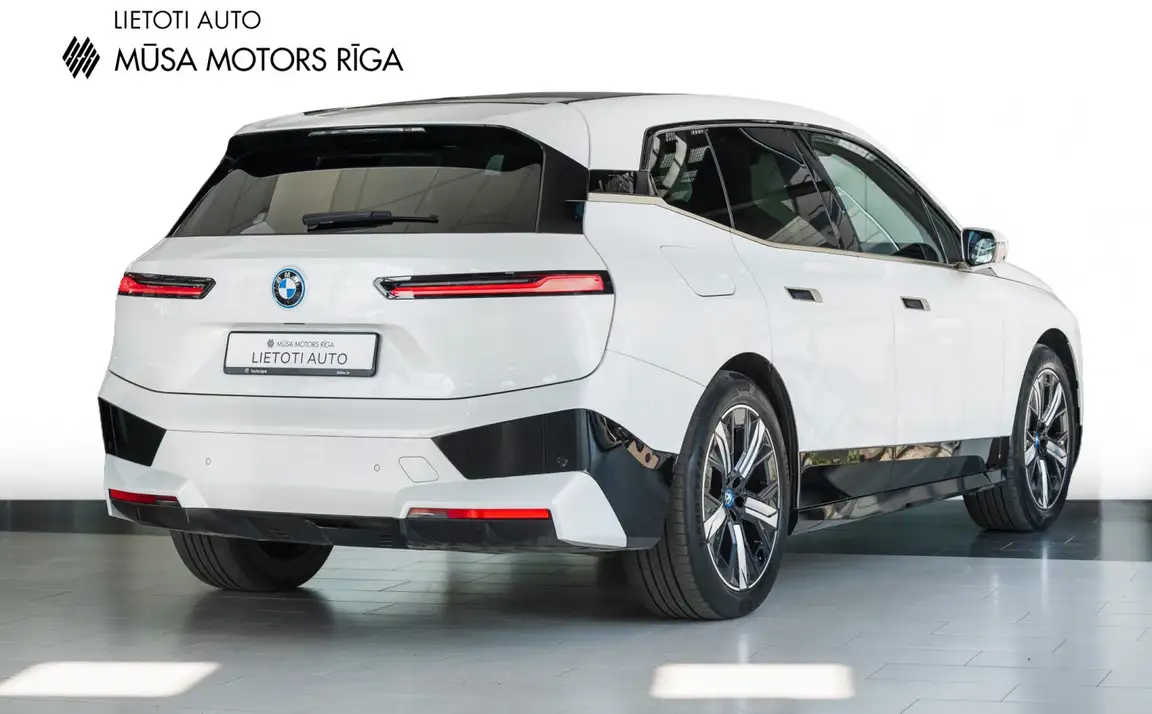 BMW IX