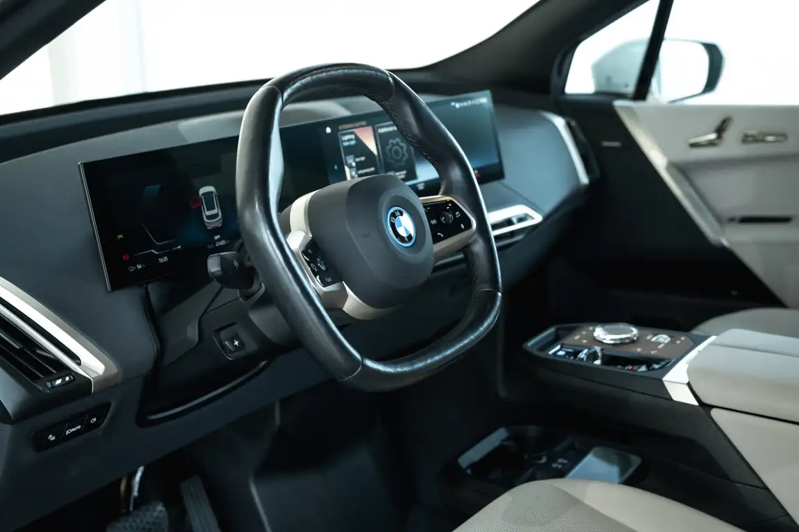 BMW IX