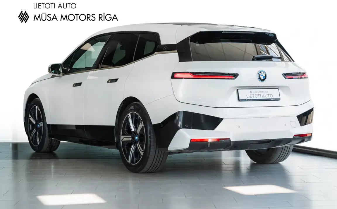 BMW IX