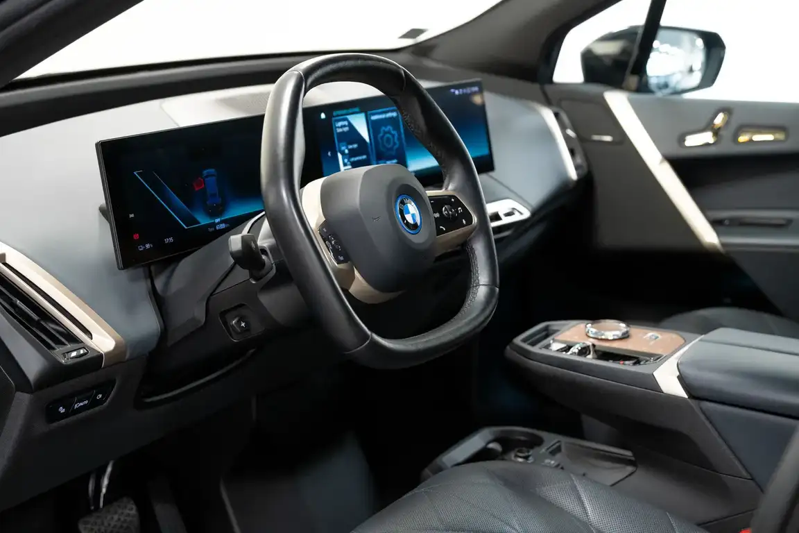 BMW IX