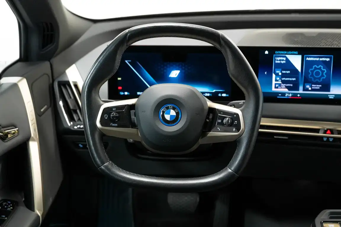 BMW IX