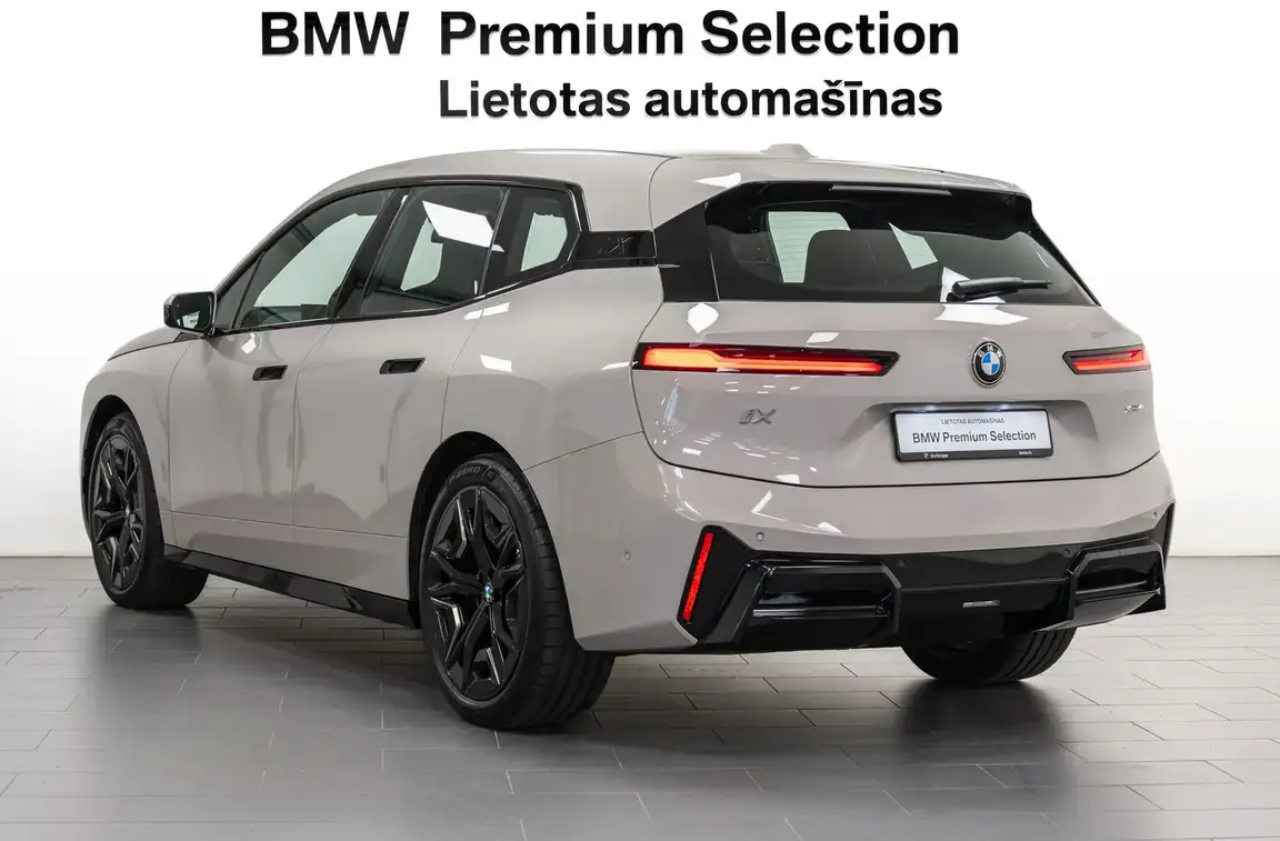 BMW IX