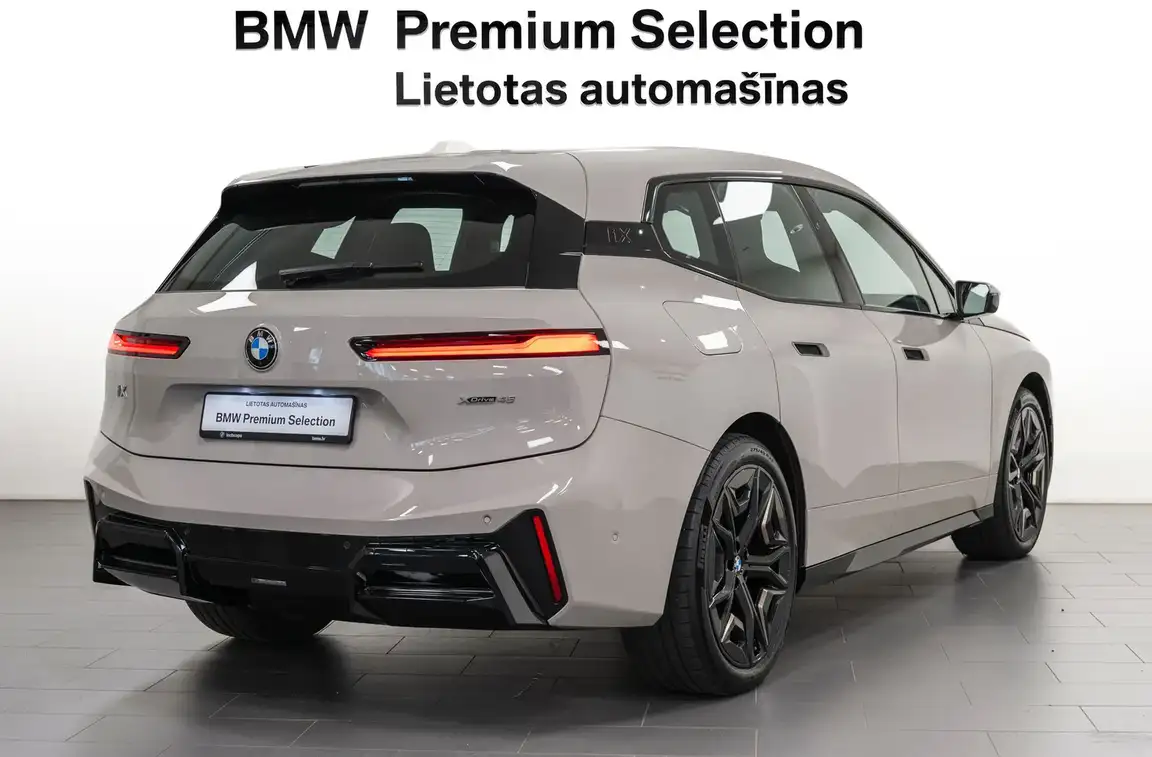 BMW IX