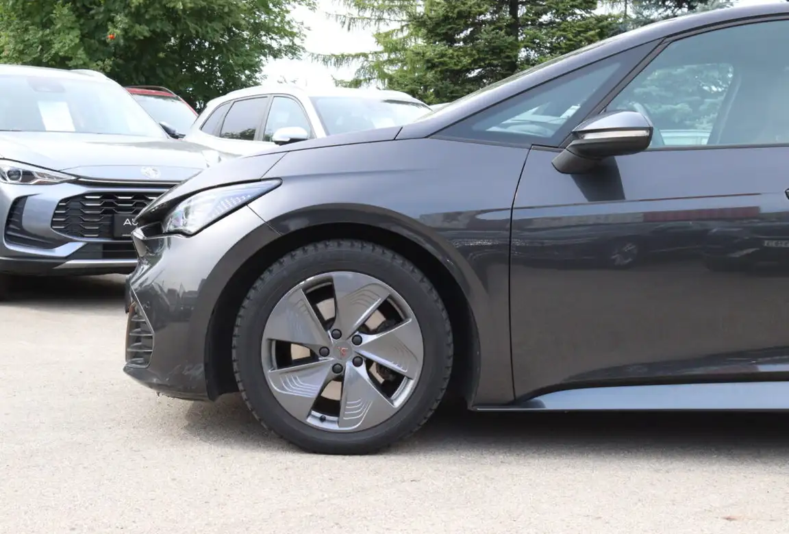 CUPRA BORN