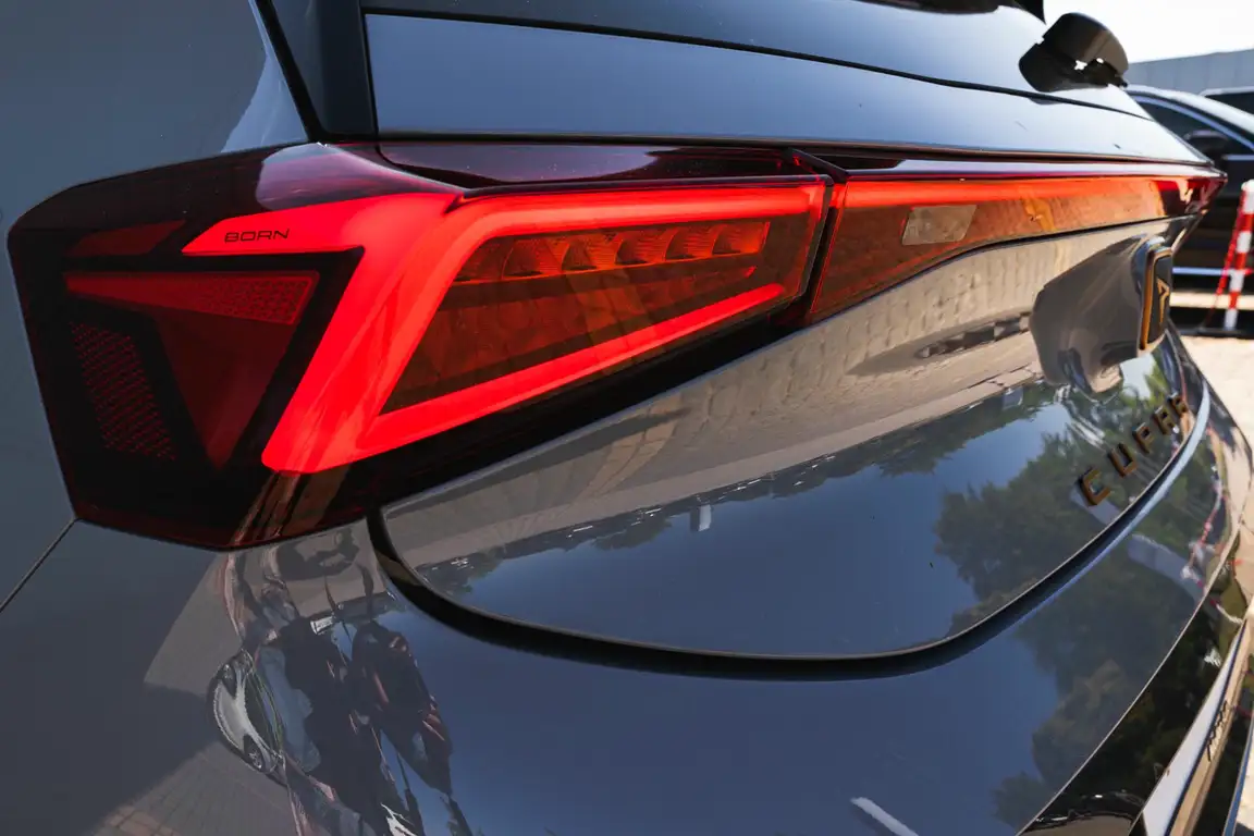 CUPRA BORN
