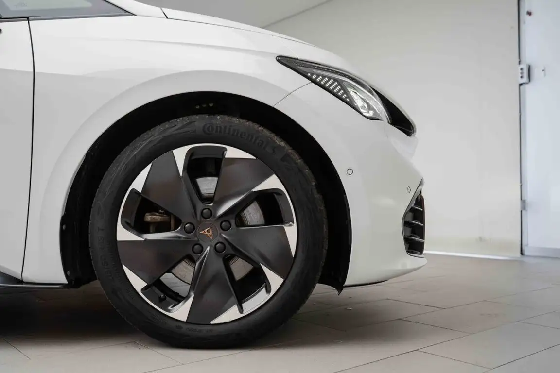 CUPRA BORN