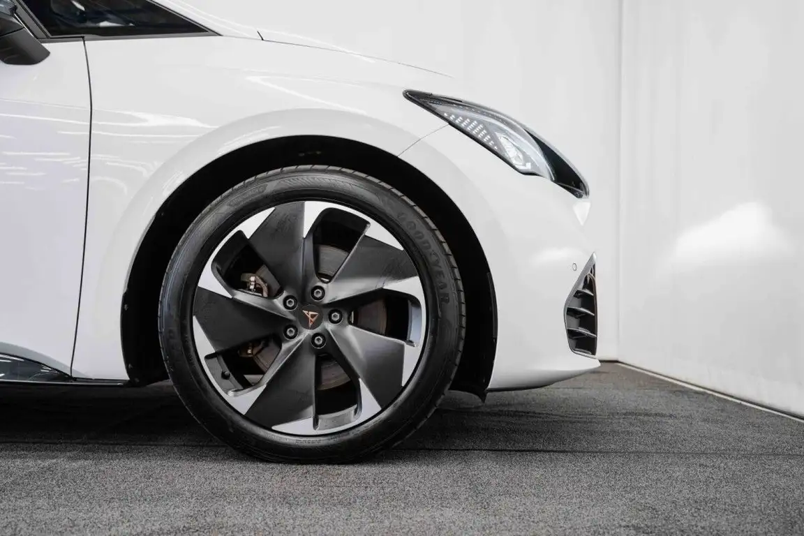 CUPRA BORN