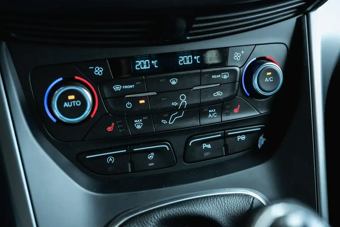 FORD KUGA