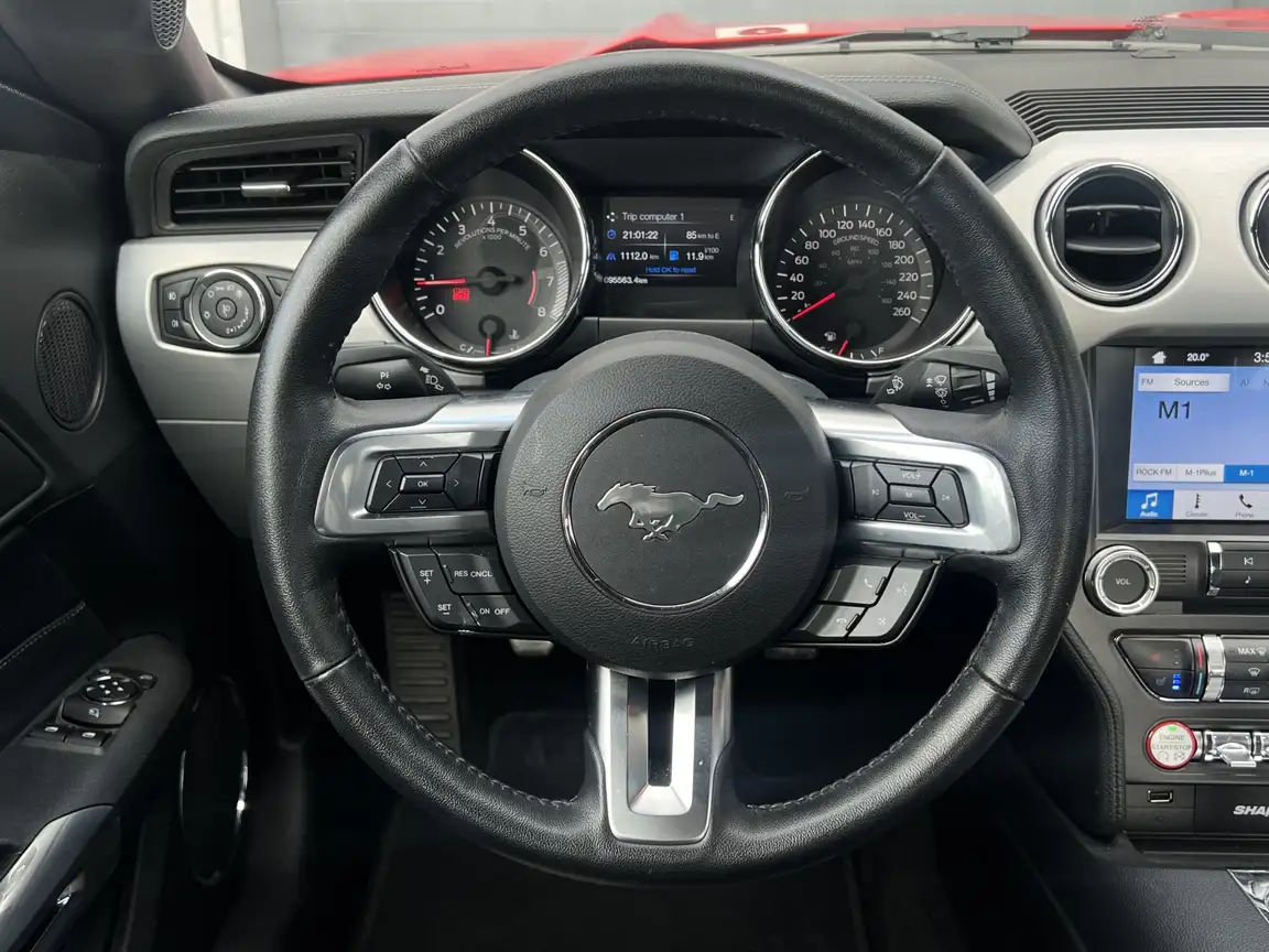 FORD MUSTANG