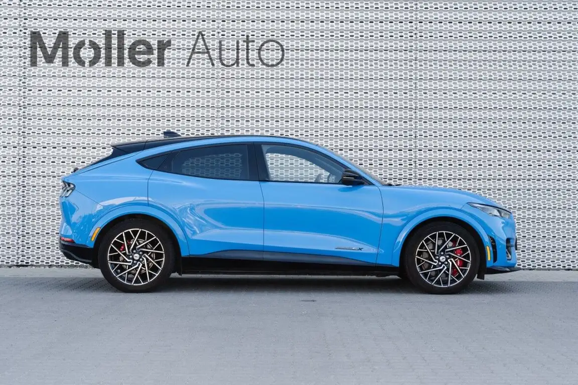 FORD MUSTANG